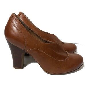 Office London leather slip on ankle bootie heels. Size 40